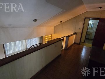 Venta de casa 4 ambientes con cochera y patio en Wilde