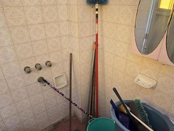 Venta de casa 4 ambientes con cochera y patio en Wilde