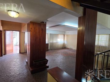 Venta de casa 4 ambientes con cochera y patio en Wilde