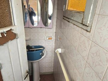 Venta de casa 4 ambientes con cochera y patio en Wilde