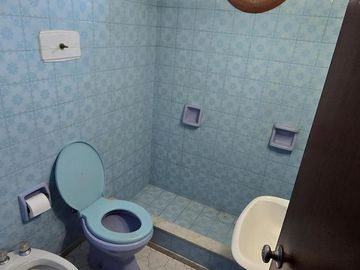 Venta de casa 4 ambientes con cochera y patio en Wilde