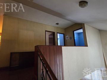 Venta de casa 4 ambientes con cochera y patio en Wilde