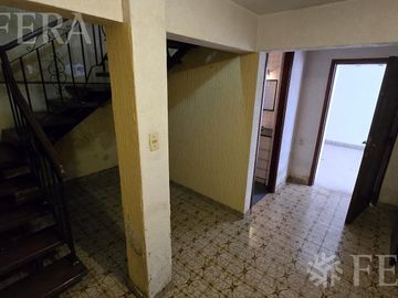 Venta de casa 4 ambientes con cochera y patio en Wilde