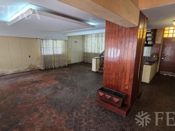 Venta de casa 4 ambientes con cochera y patio en Wilde