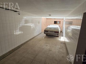 Venta de casa 4 ambientes con cochera y patio en Wilde