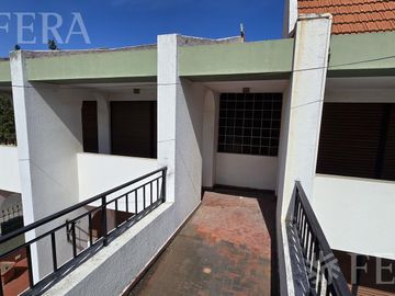 Venta de casa 4 ambientes con cochera y patio en Wilde