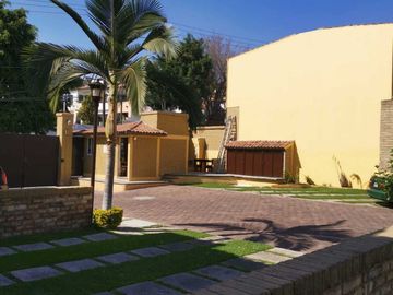 Excelente casa al SUR de Cuernavaca con ALBERCA compartida