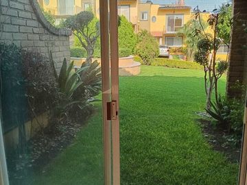 Casa con ALBERCA Y JARDÍN compartido en Burgos, al Sur de Cuernavaca
