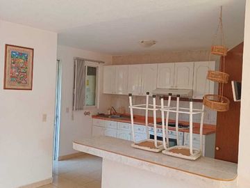 Casa con ALBERCA Y JARDÍN compartido en Burgos, al Sur de Cuernavaca