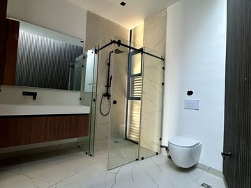 Venta de espectacular casa con vista a campo y lago, Yucatán Country Club
