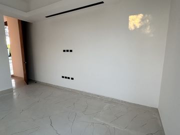 Venta de espectacular casa con vista a campo y lago, Yucatán Country Club