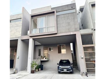 Casa en Venta Cumbres Elite Premier García equipada