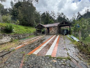 Venta de Quinta Amueblada, Azogues, Guapán, Sector Aguilán, 2070m²
