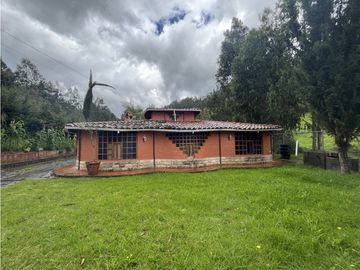 Venta de Quinta Amueblada, Azogues, Guapán, Sector Aguilán, 2070m²