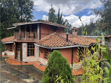 Venta de Quinta Amueblada, Azogues, Guapán, Sector Aguilán, 2070m²