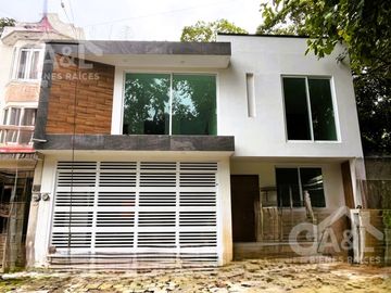 Casa en Venta  Lomas del Tejar con Recámara en Planta Baja