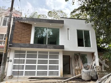 Casa en Venta  Lomas del Tejar con Recámara en Planta Baja