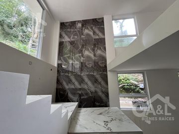 Casa en Venta  Lomas del Tejar con Recámara en Planta Baja