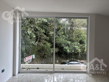 Casa en Venta  Lomas del Tejar con Recámara en Planta Baja