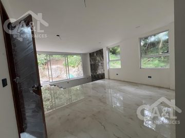 Casa en Venta  Lomas del Tejar con Recámara en Planta Baja