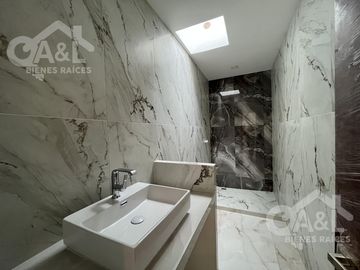 Casa en Venta  Lomas del Tejar con Recámara en Planta Baja