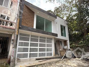 Casa en Venta  Lomas del Tejar con Recámara en Planta Baja