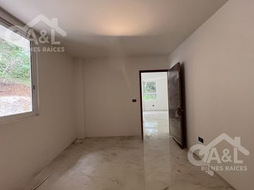 Casa en Venta  Lomas del Tejar con Recámara en Planta Baja