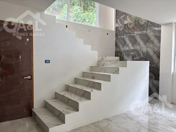 Casa en Venta  Lomas del Tejar con Recámara en Planta Baja