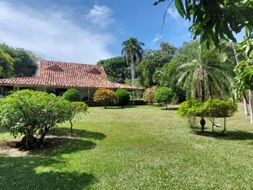 Finca en Venta Ubicado en Santafe De Antioquia Codigo 5542