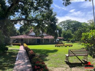 Finca en Venta Ubicado en Santafe De Antioquia Codigo 5542