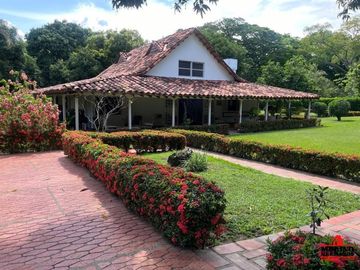 Finca en Venta Ubicado en Santafe De Antioquia Codigo 5542