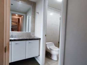Oportunidad Inversión Suite amoblada en venta, Torres J W Marriott, Quito