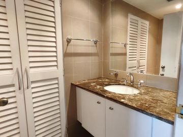 Oportunidad Inversión Suite amoblada en venta, Torres J W Marriott, Quito
