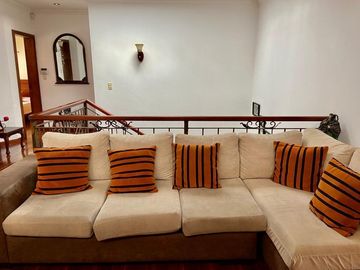 HERMOSA CASA EN VENTA, SECTOR EL CONSTITUCIONAL