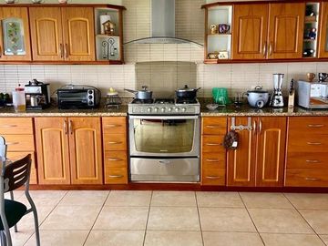 HERMOSA CASA EN VENTA, SECTOR EL CONSTITUCIONAL