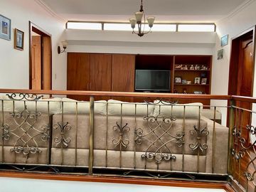 HERMOSA CASA EN VENTA, SECTOR EL CONSTITUCIONAL