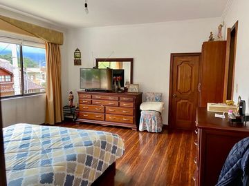 HERMOSA CASA EN VENTA, SECTOR EL CONSTITUCIONAL