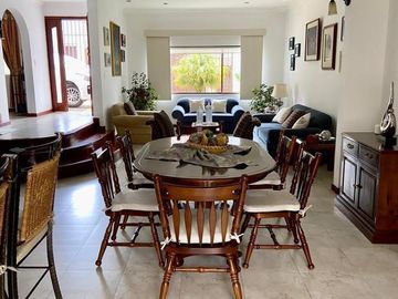 HERMOSA CASA EN VENTA, SECTOR EL CONSTITUCIONAL