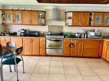 HERMOSA CASA EN VENTA, SECTOR EL CONSTITUCIONAL