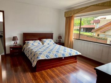 HERMOSA CASA EN VENTA, SECTOR EL CONSTITUCIONAL