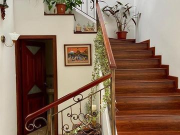 HERMOSA CASA EN VENTA, SECTOR EL CONSTITUCIONAL