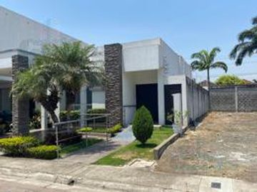 VENTA DE DOS CASA CIUDAD CELESTE - ETAPA MARINA