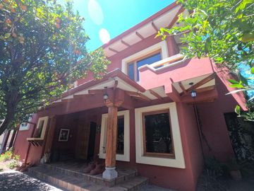Venta Espectacular Casa de 4 dormitorios en La Viña. Tumbaco