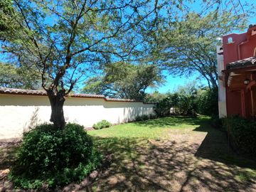 Venta Espectacular Casa de 4 dormitorios en La Viña. Tumbaco
