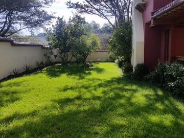 Venta Espectacular Casa de 4 dormitorios en La Viña. Tumbaco
