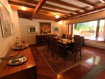 Venta Espectacular Casa de 4 dormitorios en La Viña. Tumbaco
