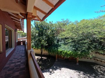 Venta Espectacular Casa de 4 dormitorios en La Viña. Tumbaco