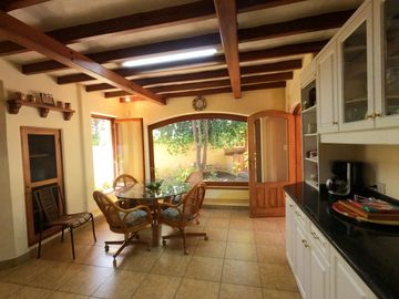 Venta Espectacular Casa de 4 dormitorios en La Viña. Tumbaco