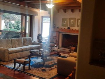 Venta Espectacular Casa de 4 dormitorios en La Viña. Tumbaco