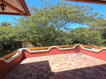 Venta Espectacular Casa de 4 dormitorios en La Viña. Tumbaco